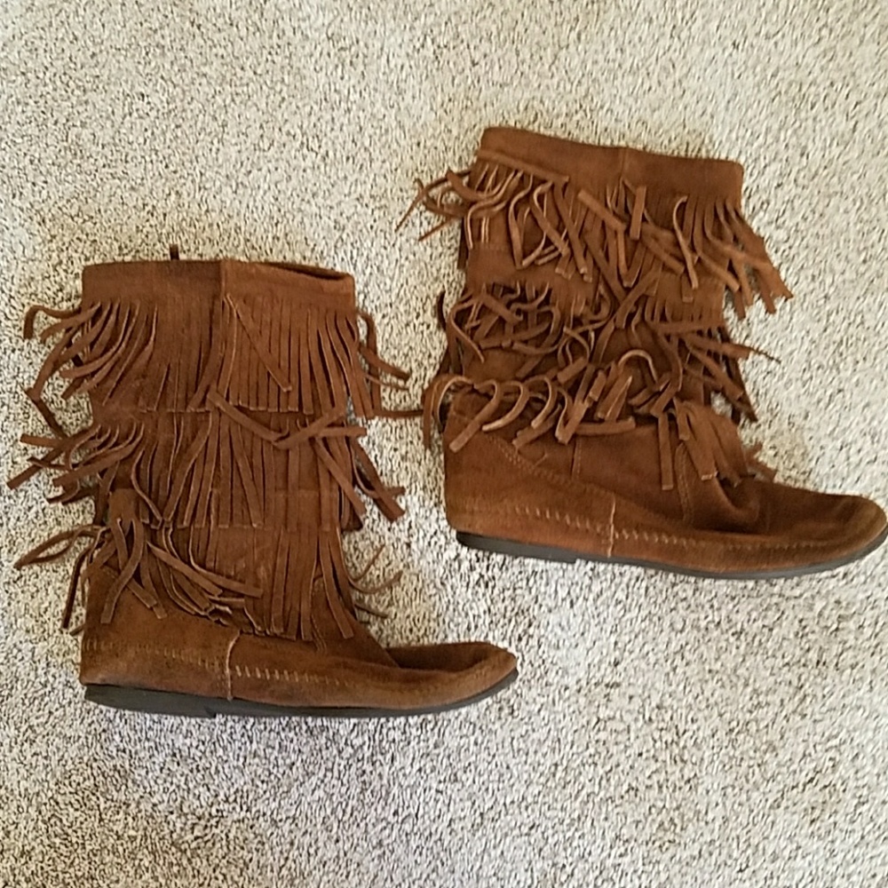 Size 9 Minnetonka brown suede boots